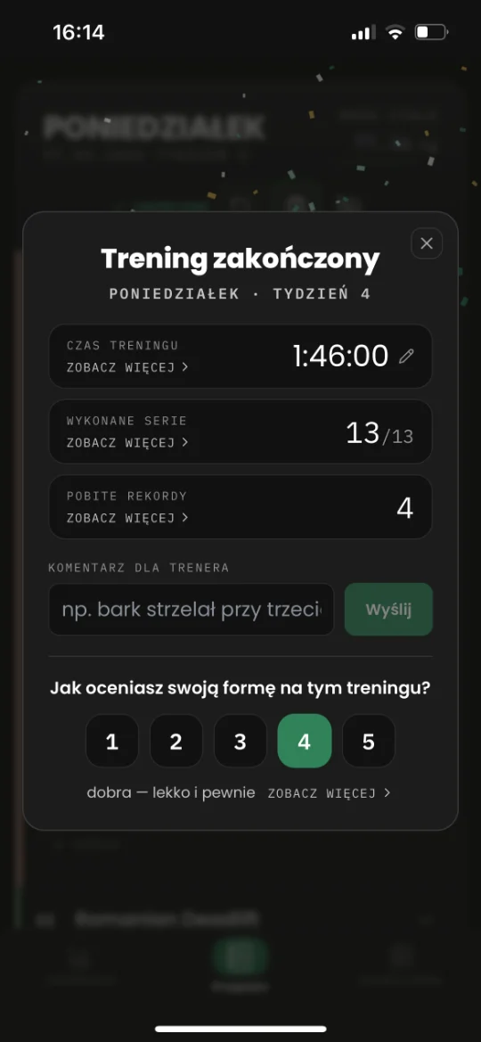 Podsumowanie po treningu: czas sesji, liczba wykonanych serii, pobite rekordy, pole na komentarz do trenera i ocena formy w skali od jednego do pięciu.